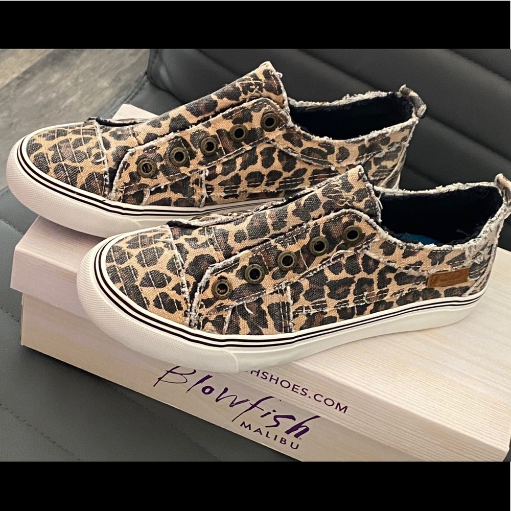 Size 8 Blowfish Leopard Print Sneakers - Picture 2 of 2